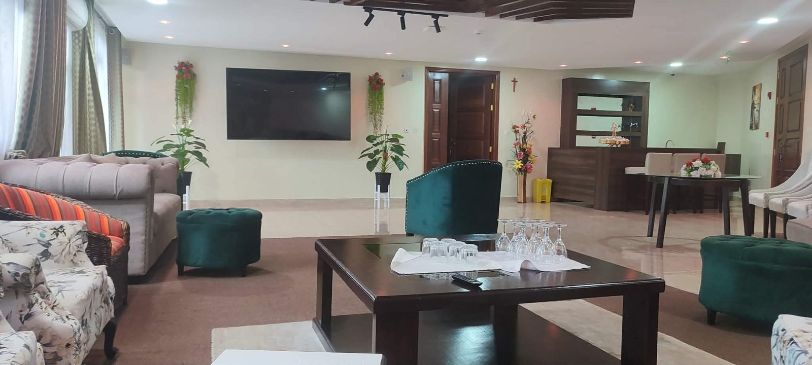 The guest lounge.